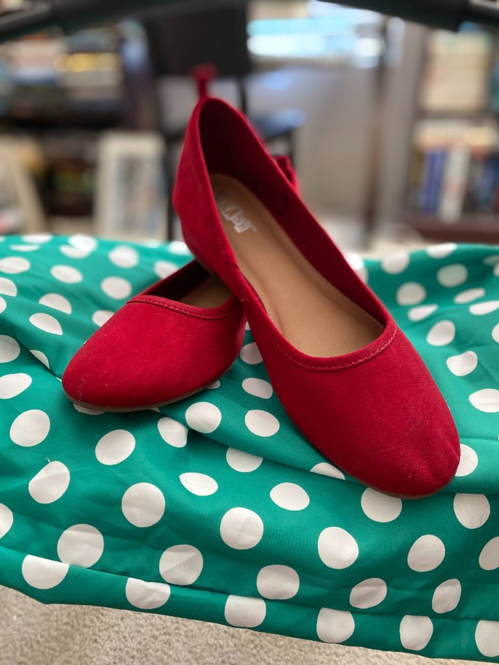 Genuine Red Suede Brash Shoes w/stacked 1" heel, EUC Sz 9.5 US, Think Halloween!